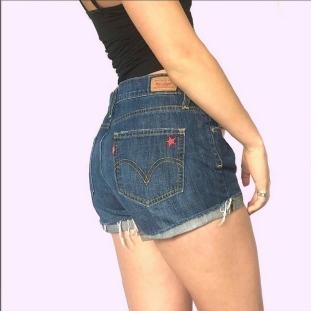 LEVIS BOYFRIEND 513 mid rise cuffed denim jean shorts Star embroidered pocket -7